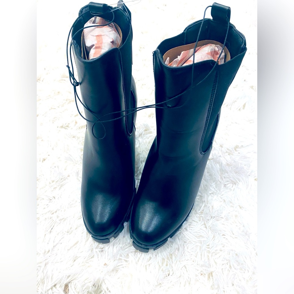 Brand NEW with tag women boots